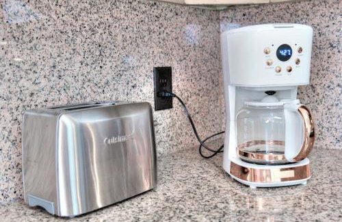 Beachside Bliss Spacious 3BR Retreat, Steps to Ocean - Foto 16