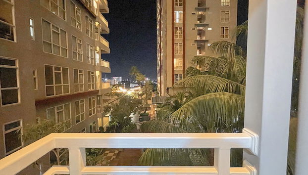 The Stylish Studio Apartment Vida View Makassar - Foto 4, Balcón