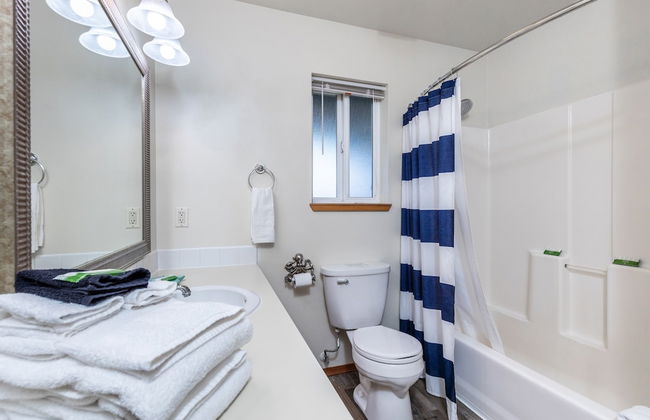 Seaside Getaway by Avantstay Deck w Views - Photo 15