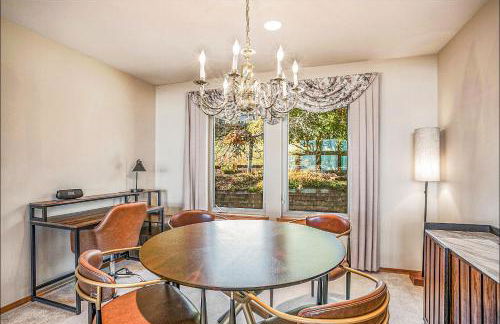 Spacious 3BR3BA with Spectacular Water Views - Foto 6