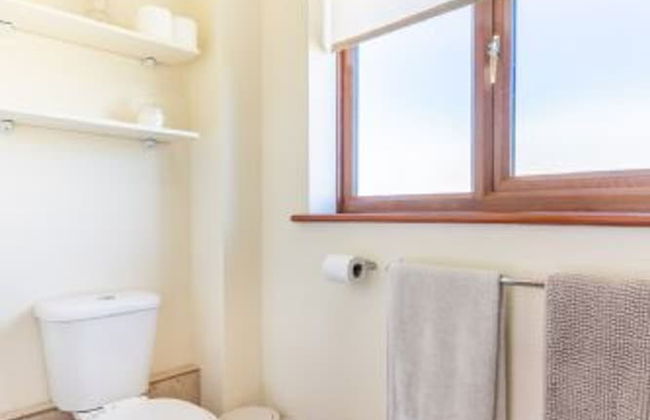 Host Stay Breezy Bungalow - Foto 9