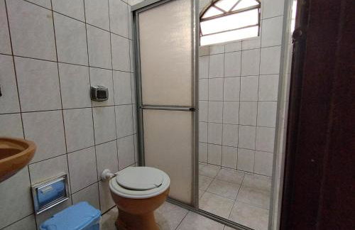Seu Apto Centro 7 Excelente Local 5 Camas Até 6 Pessoas 2Q Ar Cond Geladeira Fogao TV Bem Simples Econômico - Foto 30