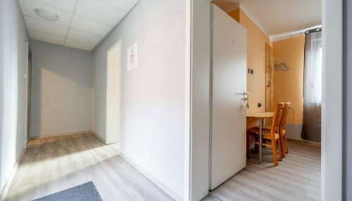 Kompaktes Studiozimmer mit Pantryküche und Fußbodenheizung in der Nähe der Messe Dusche und WC werden gemeinschaftlich genutzt - Foto 4