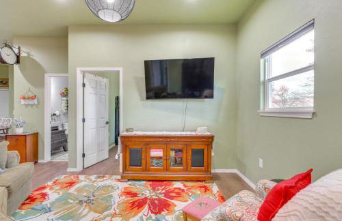 4 Mi to Lazy E Arena Horse Lovers Haven with Grill - Photo 4