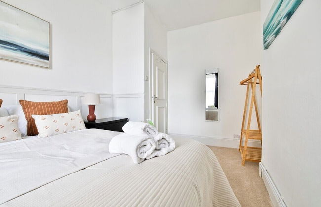 Beautifully Designed 2 Bed Apartment - Foto 14