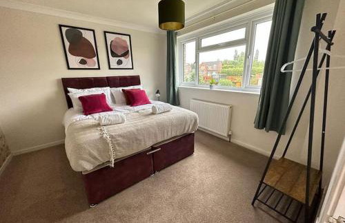 Tennyson House - Cul De Sac 3 Bedroom House for Families, Business Travellers, Contractors, Free Parking & Wifi, Nice Garden, fully furnished - Foto 8