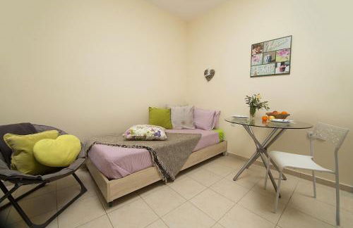 Home Suites - Photo 18