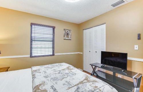 Near Beaches Pet-Friendly Sunrise Escape with Patio - Foto 21