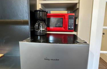 The Vault - Hidden Playroom For Couples - Private Hot Tub - Mountain Views - Riverfront - Foto 33