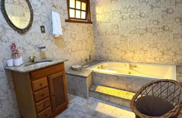 Charming Colonial Countryside Home with Wifi - Foto 28