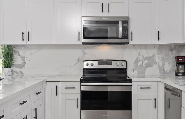 Dreamy 4BR Getaway w Private Pool Luxe Patio in Miramar - Foto 16