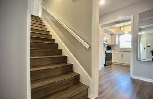 Luxury 4BR Getaway with Heated Pool & Cozy Vibes! - Foto 36