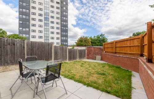 Overbury Lodge, Birmingham with FREE Parking - Photo 34