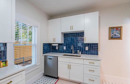 Sanctuary on 3rd - Walk to UF , Parking , Grill - Photo 20