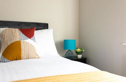 Skyvillion - COZY LARGE 4 & 1 Bed Apartments in London Enfield, Mins to Tube Station, Free Wi-Fi - Foto 60