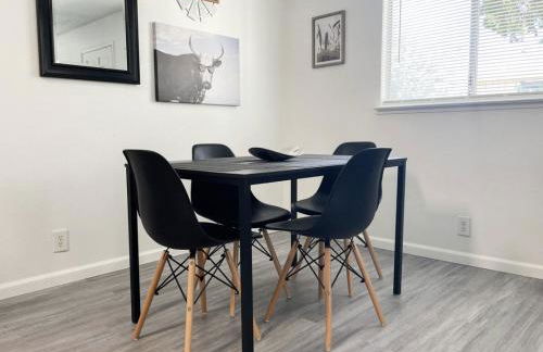 Trendy Ivy 2-bedroom Near Hospital & College - Foto 14