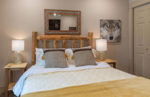 Uncle Chris Cabin by KABINO Air Conditioning Smart TVs Chefs Kitchen Spacious WiFi Grill Bills Island Reservoir Fishing - Foto 45