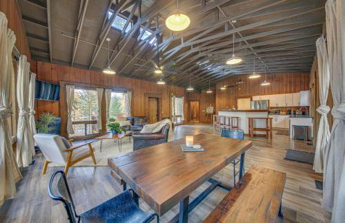 Bonners Ferry Cabin with Wraparound Deck and Views! - Foto 6