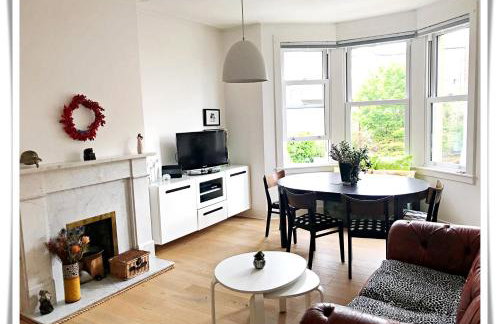 Spacious and modern 2 bedroom flat near the City Centre - Foto 1