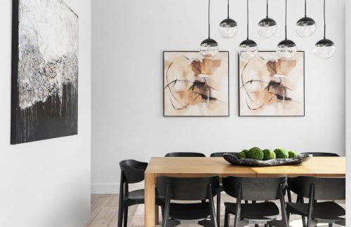 Designer Home with Hot Tub BBQ & Hill Views - Foto 18