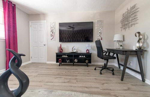 Rear deck w/ Soaking tub + Wi-Fi & Parking - Foto 7