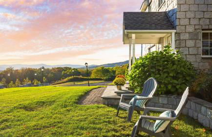 Scenic Catskills Retreat • Pool Hot Tub Game Room Lake Views Mountainview Estate by AvantStay - Foto 61