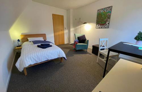 Monteurwohnung Korte, Teams, 4 Einzelzimmer, 2 Doppelzimmer 2024 renoviert, Smart TV, Garten, 3 Bäder - Foto 16