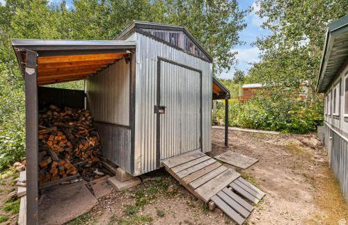 Rustic 5BR Escape with Private Hot Tub 25min to Park City - Foto 32