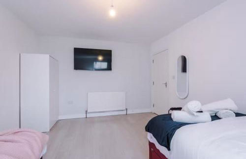 Group-Friendly Home near Manchester with Hot Tub and Private Cinema Room - Foto 23