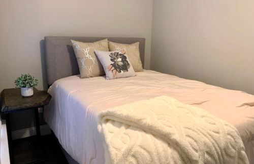 The Blackjack Duplex - Private Yard & Parking, Near Falls & Casino by Niagara Hospitality - Foto 18