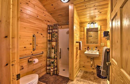 Rural Cabin Hideaway with Fire Pit and Mtn Views! - Foto 12