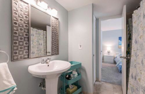 Private Beach Access 2 Pools Waterfront Oasis - Foto 26