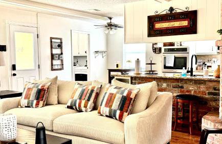 Stylish 4BR Retreat in Cypress - King Bed -Fireplace -Outdoor Patio - TVs in 4 Rooms - Foto 25