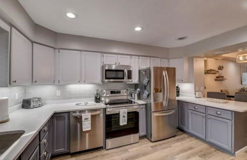 Lakefront Luxury for Families or Couples - Foto 8