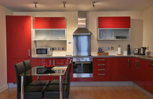 iSTAY APARTMENTS at VIZION - Fully Equipped Modern Serviced Apartments with Balconies, Superfast Broadband, Free Allocated Parking Space, 24h Security, Rooftop Gardens, Located in Central MK - Photo 38