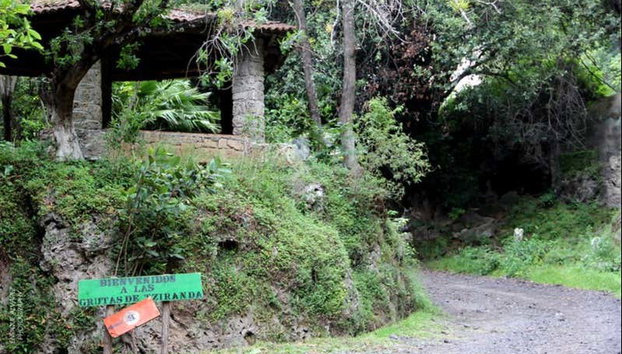 Balneario Rancho Viejo Los Azufres y grutas de Tziranda - Foto 2, Exterior de las cuevas de Tziranda
