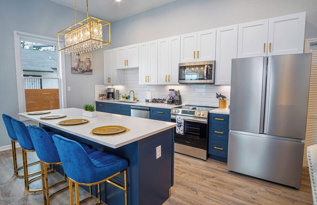 Trendy Historical Home Near Downtown Attractions - Foto 18