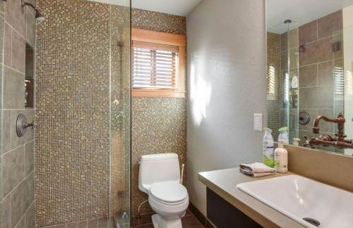 Luna Cabin - 5BR Hot Tub A/C Game Room EV Charger - Foto 56