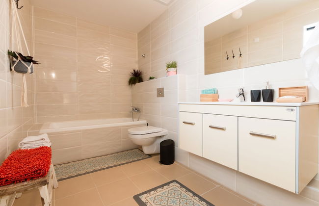 Artsy Modern Bright Apt in Bat Yam - Foto 23