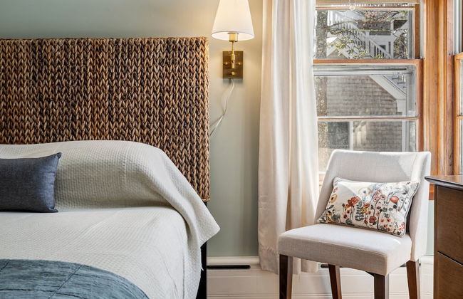 Bayview Beach Cottage For 4! - Photo 11