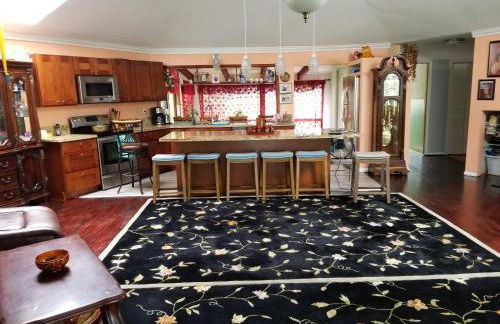 Fully renovated 4 bd with 2 master suits, 3 bth home in centralized location - Foto 1