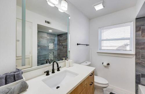 Stunning Dallas Home w Beautiful Yard Big Groups - Foto 27