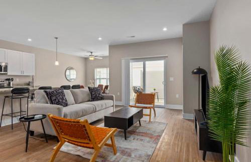 Modern New Build 12BR 12BA w Garage Patio - Foto 23