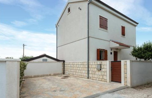 4 Bedroom Beautiful Home In Mravinci - Photo 11