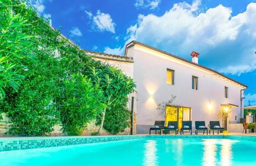 VILLA LATINI - Ideal for a family vacation. Heated pool. Local breakfast optional available - Foto 1