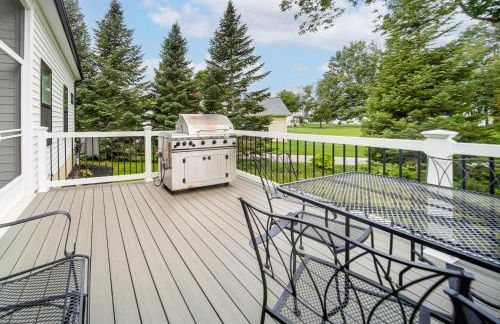 Walk to Lake Erie Sleek Retreat with Screened Patio - Foto 22