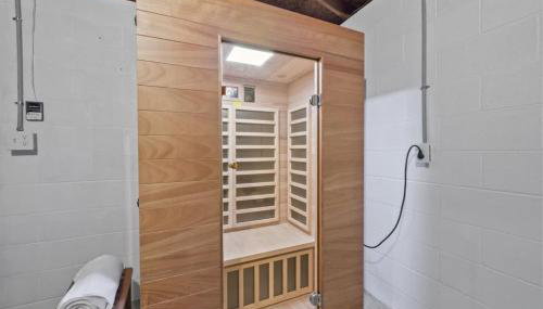 Hanford House w Hot Tub,Sauna,Bar - Foto 4