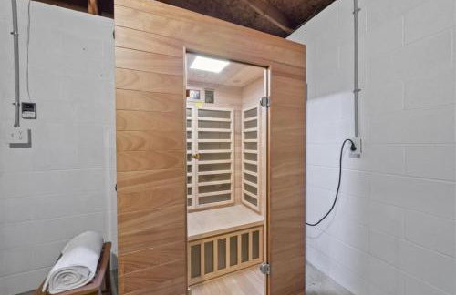 Hanford House w Hot Tub,Sauna,Bar - Photo 4