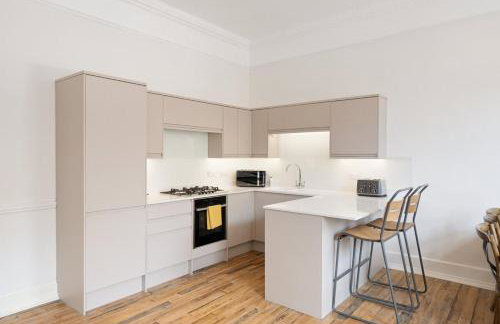 Large Luxury City Centre Flat with Balcony - Foto 16