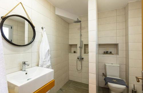 Evilio Suites, Inspired Family Retreat with Pool, Βy ThinkVilla - Foto 44